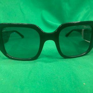 Vogue VO5369S Sunglasses Black w/ Tag